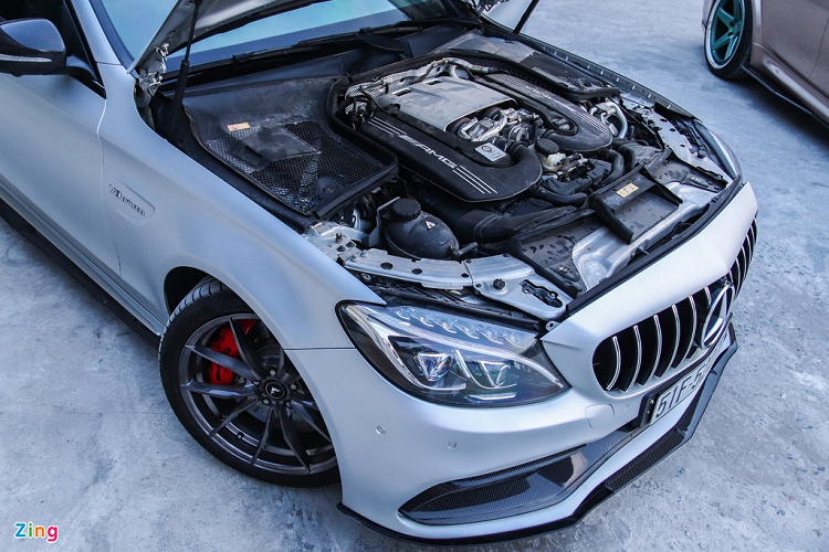 Được biết C 63 S Edition 1 được trang bị khối động cơ tăng áp kép V8, dung tích 4.0L, sản sinh công suất 510 mã lực và mô-men xoắn 700 Nm, đi kèm hộp số tự động 7 cấp. Xe có thể tăng tốc 0-100 km/h trong 4 giây, vận tốc tối đa 290 km/h.