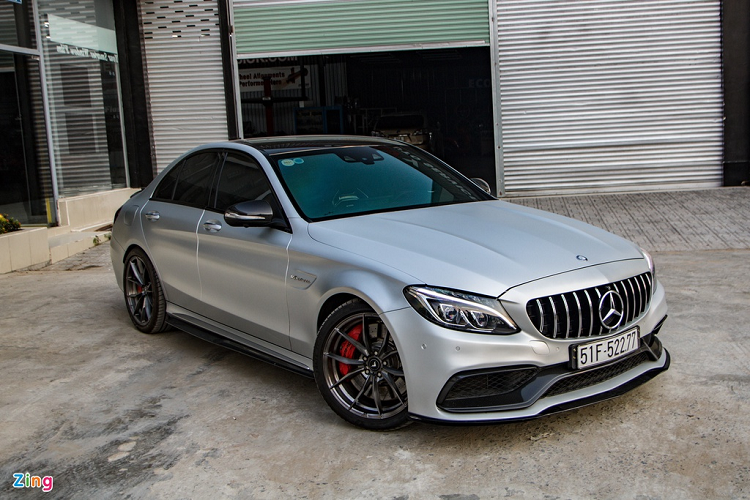Được đưa về Việt Nam năm 2015 trong khuôn khổ triển lãm Vietnam Motor Show, chiếc sedan hiệu suất cao Mercedes-AMG C 63 S Edition 1 vẫn là độc nhất Việt Nam cho đến thời điểm này. Sau đó không lâu, chiếc C 63 S Edition 1 đã thuộc sở hữu của doanh nhân Nguyễn Quốc Cường, với mức giá 4,6 tỷ đồng.