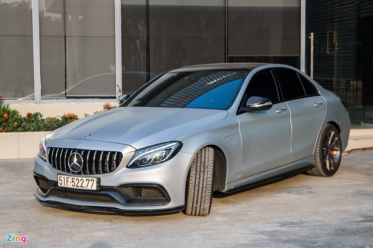 C 63 S Edition 1 không phải là siêu xe hay xe thể thao đắt giá. Tuy nhiên, mức giá 4,6 tỷ đồng cho chiếc xe sang Mercedes C-Class khiến mẫu xe này không thực sự hút khách tại VN. Đó là lý do khiến chỉ duy nhất một chiếc C 63 S được bán ra tại thị trường Việt.