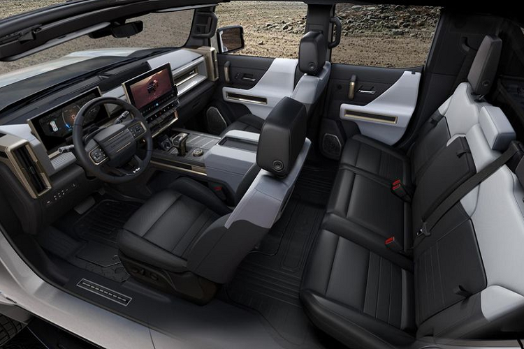 - Gói trang bị Extreme Off-road Package với loạt tiện ích bổ sung như camera gắn gầm và trần xe, mâm xe 18 inch kèm lốp 35 inch địa hình và các hệ thống hỗ trợ chuyên biệt cho việc off-road địa hình.