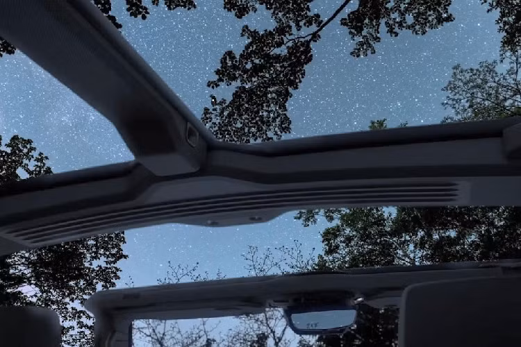 - Hệ thống tăng tốc Watts to Freedom: Giúp mẫu GMC Hummer EV phiên bản cao cấp nhất có công suất 1.000 mã lực và 16.000 Nm mô-men xoắn có thể tăng tốc từ 0 - 100 km/h chỉ trong 3 giây.