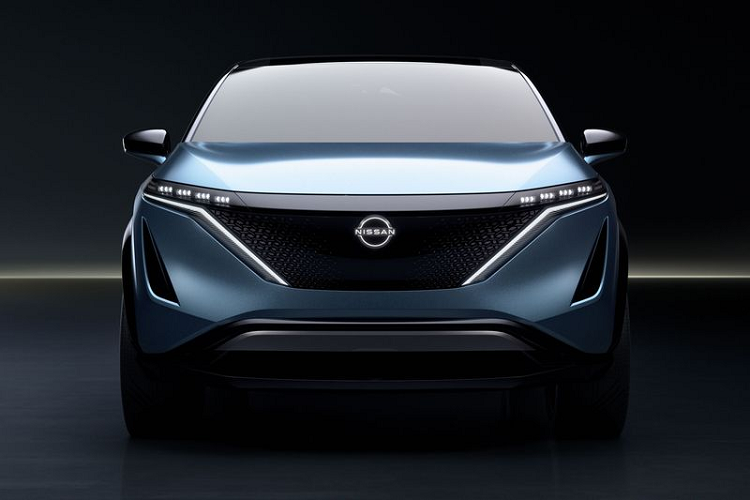 Nissan Ariya hoàn toàn mới là một mẫu crossover chạy điện cỡ trung. Mẫu xe này sở hữu phần diện mạo rất ấn tượng với ngôn ngữ thiết kế V-Motion nâng cấp tạo nên cái nhìn trẻ trung và hiện đại.