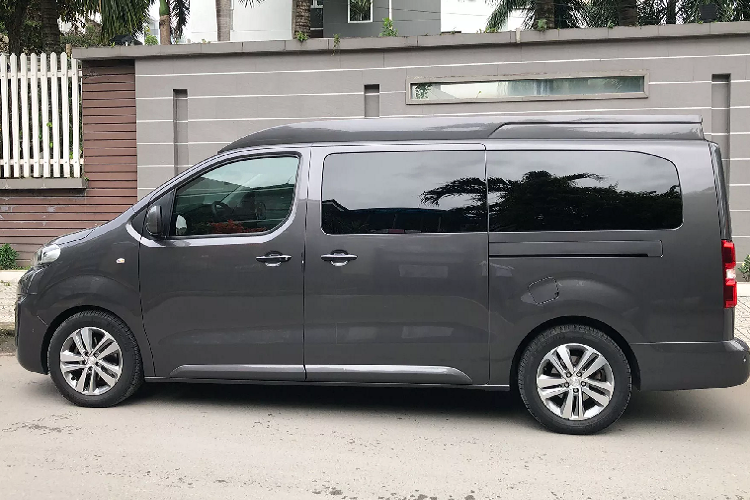 Xe sử dụng động cơ dầu 4cyl thẳng hàng, dung tích 2.0L tăng áp, cho công suất tối đa 150 mã lực và mô-men xoắn cực đại 370Nm.