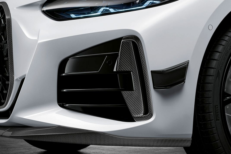 Ở cấu hình M440i xDrive Coupe, BMW sẽ trang bị cho xe khối động cơ I6 dung tích 3.0 lít, tăng áp, có khả năng tạo ra công suất cực đại 382 mã lực và mô-men xoắn cực đại 500 Nm trong dải tua máy từ 1.900 vòng/phút đến 5.000 vòng/phút. Động cơ của xe được hỗ trợ bởi hệ thống điện mild-hybrid sử dụng dòng điện 48V, có khả năng tạo ra thêm 8 mã lực khi cần thiết.