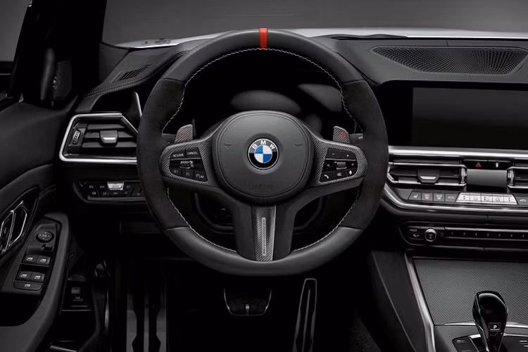 Ra mắt cách đây không lâu, BMW 4 Series Coupe mới sẽ được bán ra với ba cấu hình máy xăng và hai cấu hình máy dầu, trong thời gian tới, hai phiên bản máy dầu khác sẽ được bán ra.