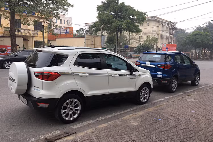 Về truyền động, chưa rõ xe có sự thay đổi nào về động cơ hay không và mức giá xe Ford EcoSport 2020 vẫn là một ẩn số. Hiện tại, mẫu xe này đang được bán ra tại thị trường Việt Nam với 2 tuỳ chọn động cơ, bao gồm động cơ Ecoboost tăng áp 1.0L và động cơ hút khí tự nhiên 1.5L, đi kèm với hộp số tự động 6 cấp SelectShift.