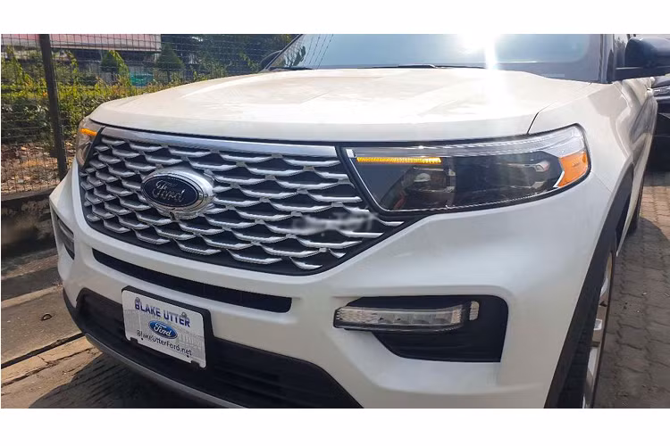 Với mức giá “thách cưới” lên đến gần 4,5 tỷ đồng, Ford Explorer 2020 bản Platinum nhập tư thật sự là một chiếc SUV không dành cho số đông. Tầm tiền này khách hàng Việt có thể lựa chọn chơi SUV hạng sang 7 chỗ như: Mercedes-Benz GLE450 4Matic 2020 (4,36 tỷ đồng) hay Audi Q7 (3,8 tỷ đồng)