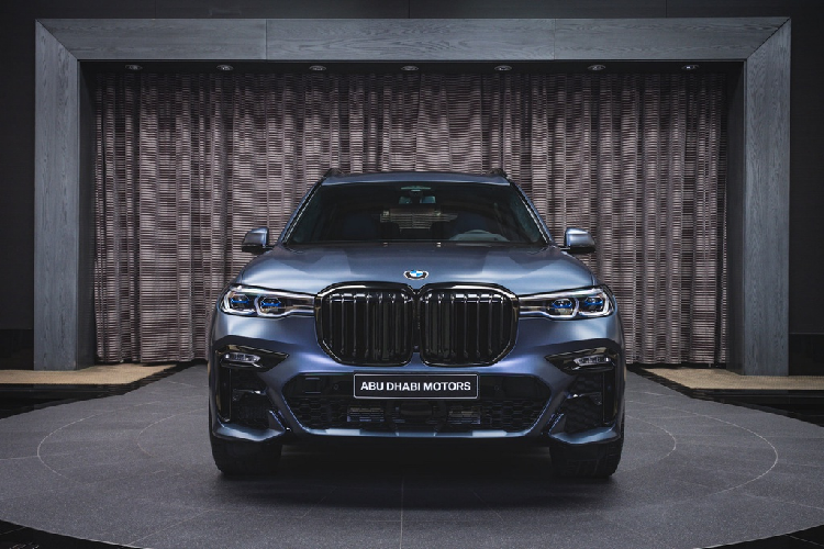 Sau khoảng 2 tháng được giới thiệu, BMW X7 Dark Shadow Edition đã được BMW mang về trưng bày tại showroom BMW ở Abu Dhabi. Có tổng cộng 500 chiếc X7 Dark Shadow Edition được sản xuất trên toàn cầu.