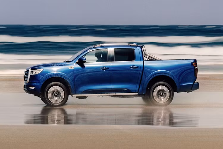 Là sản phẩm của hãng ôtô Trung Quốc Great Wall Motors, Cannon sẽ cạnh tranh với những đối thủ như Toyota Hilux, Ford Ranger và Isuzu D-Max. Kích thước của mẫu xe bán tải GWM Cannon bao gồm chiều dài 5.410 mm, cao 1.934 mm, rộng 1.886 mm và chiều dài cơ sở 3.230 mm. Trong khi đó, chiều cao gầm là 194 mm, khả năng lội nước 500 mm, góc tiếp cận 27 độ, góc thoát 25 độ và góc leo dốc 21,1 độ.