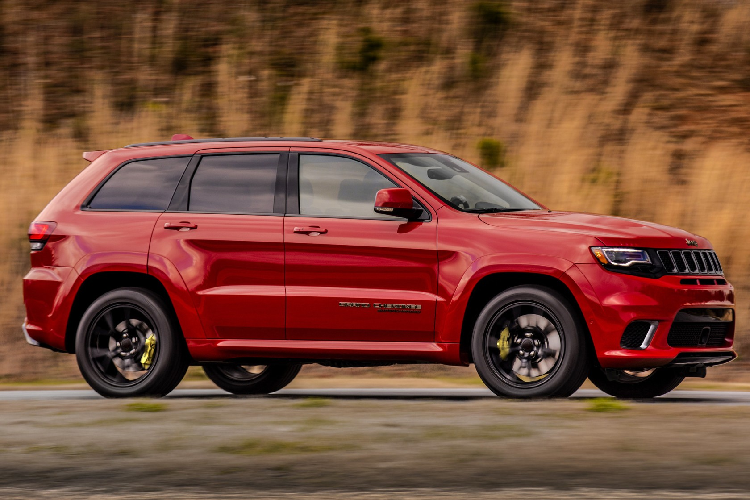 Với 707 mã lực, Jeep Trackhawk tiêu chuẩn sẽ có thể gia tốc từ 0-100 km/h trong 3,5 giây và đạt tốc độ tối đa 290 km/h, nhưng những sự thay đổi của O.CT Tuning đã rút ngắn thời gian gia tốc xuống còn 3 giây, trong tốc độ tối đa đã tăng lên 299 km/h. Điều này khiến nó chỉ chậm hơn 0,1 giây so với những siêu xe như Ferrari F8 Tributo hoặc Lamborghini Aventador S.