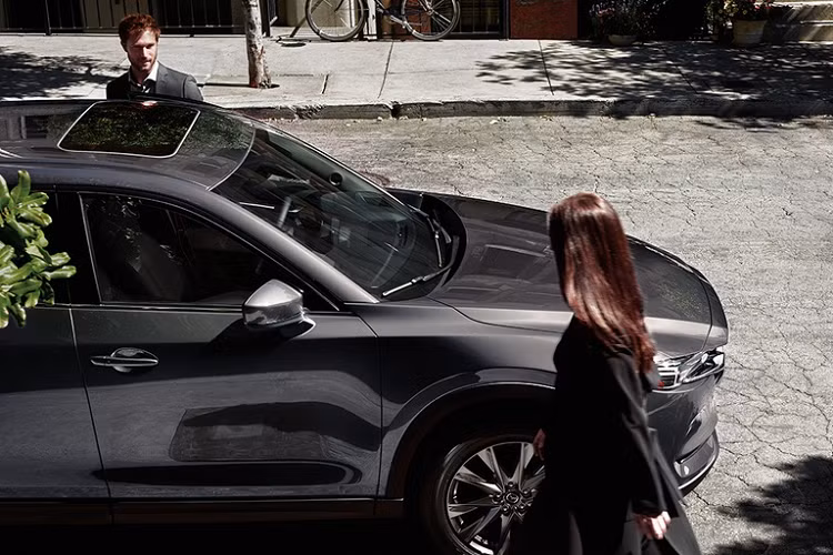 Cung cấp sức mạnh cho CX-5 2021 là 2 tùy chọn động cơ, gồm loại hút khí tự nhiên SkyActiv-G 2.5L sản sinh công suất 187 mã lực, mô-men xoắn 252 Nm và động cơ tăng áp mạnh 250 mã lực, mô-men xoắn 434 Nm.