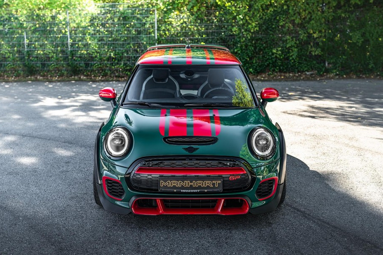 Những trang bị độ đóng góp cho việc này gồm một ống thay thế cho bộ lọc hạt khí thải, một bộ làm mát liên động, một ống xả Remus và một chỉnh lại ECU.