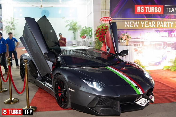 Nguyên bản, Lamborghini Aventador LP700-4 sử dụng động cơ V12, dung tích 6,5 lít, sản sinh công suất tối đa 700 mã lực và mô-men xoắn cực đại 690 Nm.