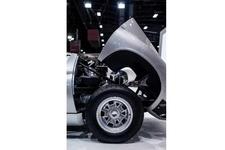 Chiếc Lamborghini Miura SVJ với khung gầm số 4860 được phục chế lần này đã được Lamborghini chế tạo vào năm 1973 cho tay đua người Đức Hubert Hahne. Ông đồng thời cũng chính là người đầu tiên đã dưa thương hiệu Lamborghini đến Đức vào thời bấy giờ.