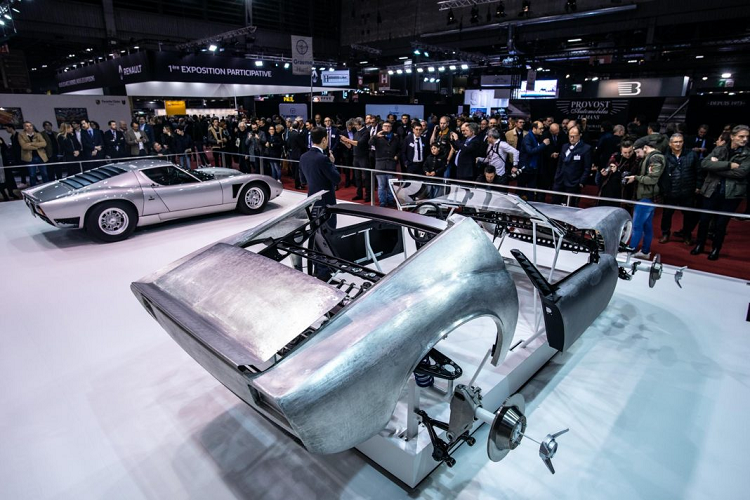 Ban đầu, chiếc xe được sơn màu đen phối cùng với nội thất bọc da màu trắng đen. Vào năm 1977, chiếc xe đã được Hahne gửi tới Lamborghini nhằm sơn lại màu bạc nhưng vẫn giữ nội thất màu đen. Kể từ đó, màu sắc của chiếc xe được giữ nguyên và được sử dụng tại Đức cho đến năm 2000, chiếc xe được chuyển tới Nhật Bản và đưa vào một bộ sưu tập xe ở nơi đây.