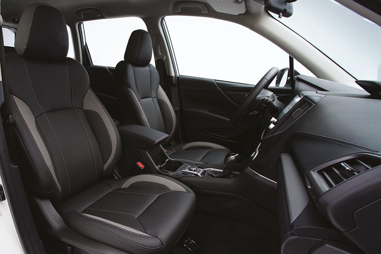 Điểm thu hút sự chú ý dành cho Subaru Forester 2020 khi kết hợp gói phụ kiện GT Edition đến từ bộ la-zăng 18 inch có thiết kế độc đáo và bodykit được thiết kế khí động học với 5 phụ kiện cấu thành gồm: Ốp cản trước, ốp sườn xe, ốp đuôi xe, cánh gió đuôi và nắp chụp ống xả.