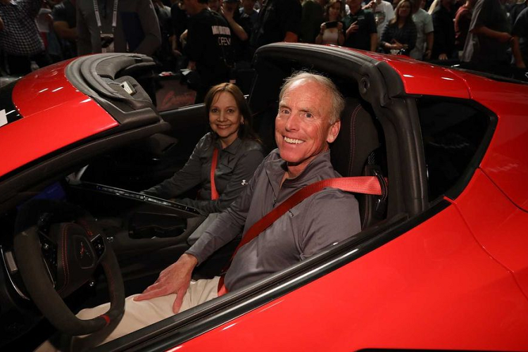 Và như thường lệ, giống như chiếc Supra và Mustang Shelby GT500, toàn bộ số tiền thu được từ việc bán chiếc Corvette VIN 001 sẽ được đưa tới Quỹ Trẻ em Detroit - một tổ chức phi lợi nhuận với mục tiêu xây dựng thêm nhiều các trường học chất lượng tại Detroit.