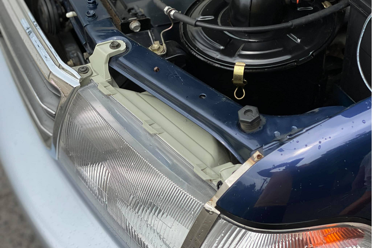 Chính thức trình làng thị trường Việt Nam năm 1999 do Toyota Việt Nam lắp ráp trong nước, Toyota Zace có 2 phiên bản GL và DX trang bị động cơ xăng 1.8 lít phun xăng điện tử EFI đạt công suất cực đại 83 mã lực tại vòng tua 4.800 vòng/phút.