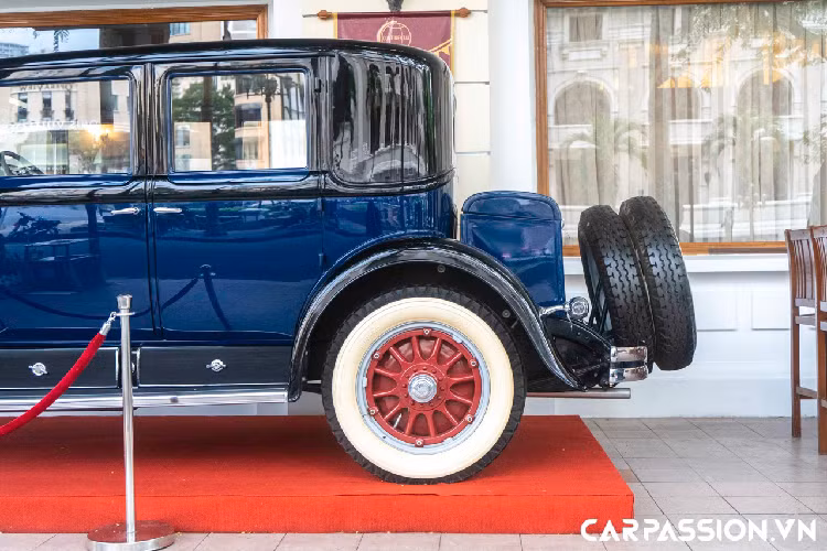 Hai mẫu xe này hiện vẫn đang được trưng bày tại khu vực sảnh chính của khách sạn Continental Saigon để những người yêu xe có dịp chiêm ngưỡng cũng như tìm hiểu cặp đôi xe cổ đầy độc đáo này.