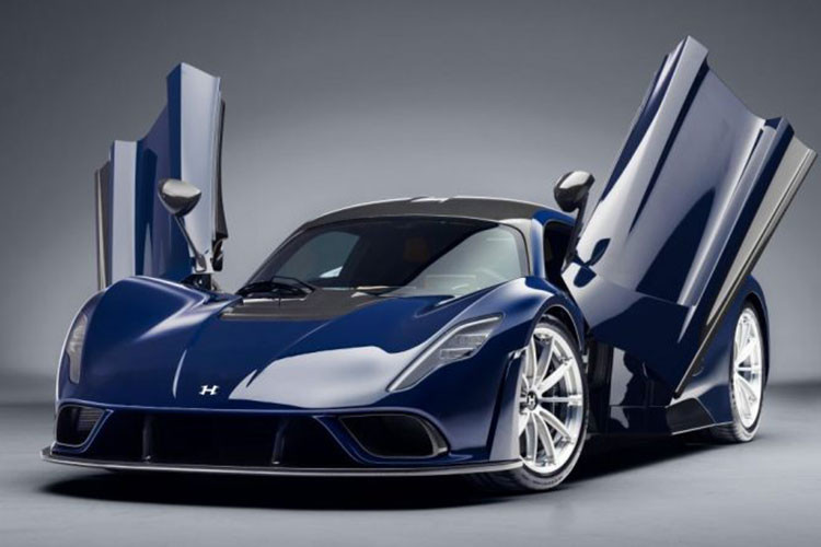 Vào năm 2017, hãng Hennessey đã giới thiệu phiên bản concept của mẫu siêu xe Venom F5. Mãi đến nay, phiên bản thương mại của siêu xe này mới chính thức trình làng tại thị trường Mỹ. Điểm nhấn quan trọng nhất của Hennessey Venom F5 2021 mới chính là động cơ.