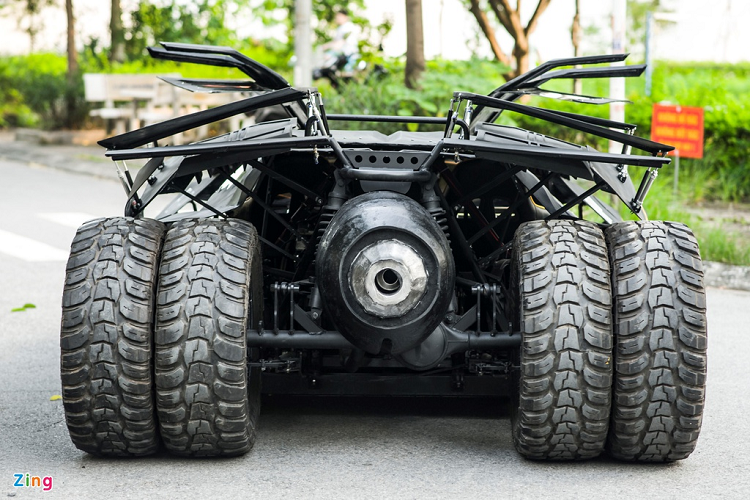 Chung cho biết chiếc "siêu xe Batmobile" chỉ mới hoàn thiện khoảng 90% nhưng đã tiêu tốn khoảng 500 triệu đồng cùng 10 tháng làm việc. Ngoài việc là sinh viên ngành kiến trúc, Chung còn là chủ của một cơ sở sản xuất đồ cosplay. Do đó, chi phí thực hiện chiếc Batmobile này đến từ lợi nhuận kinh doanh của Chung.