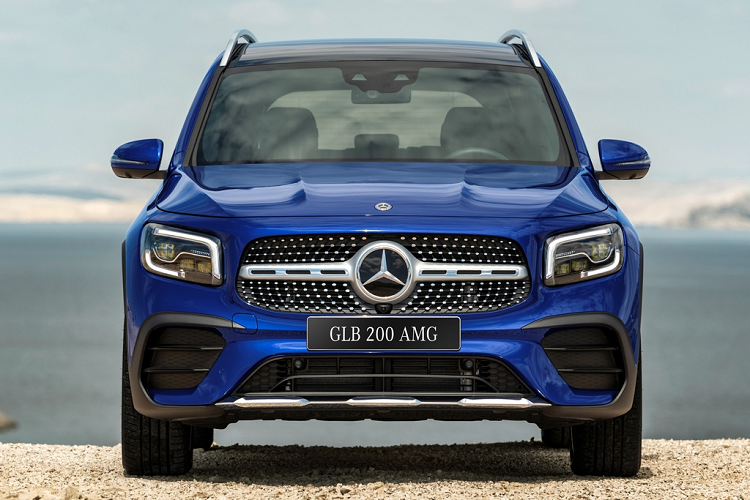 Sau 2 tháng chờ đợi, Mercedes-Benz GLB 2020 mới đã chính thức được ra mắt thị trường Việt Nam. Mẫu xe này được xem là làn gió mới với cấu hình 7 chỗ ngồi ngồi và đồng thời cũng là mảnh ghép cuối cùng hoàn thiện danh mục sản phẩm của hãng xe Đức tại nước ta.
