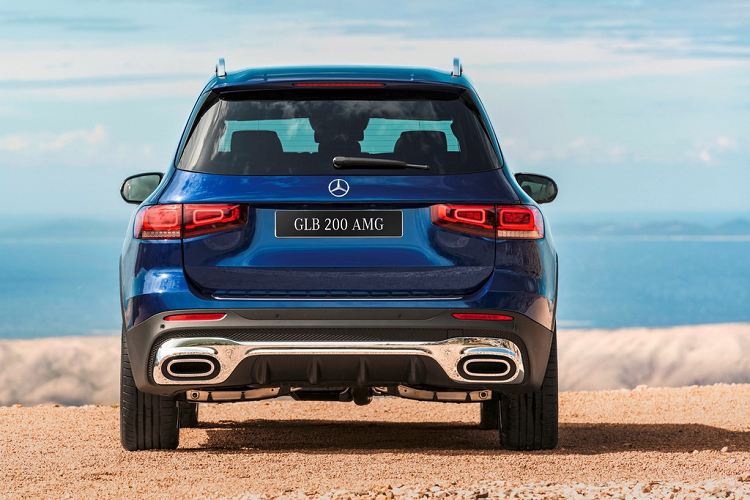 Trong nhóm xe SUV hạng sang giá dưới 2 tỷ đồng, Mercedes-Benz GLB 200 AMG sẽ cạnh tranh với BMW X1 (1,86 tỷ đồng), Audi Q3 (1,9 tỷ đồng) và cả Mercedes-Benz GLC (từ 1,75 tỷ đồng).