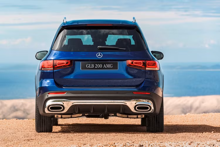 Trong nhóm xe SUV hạng sang giá dưới 2 tỷ đồng, Mercedes-Benz GLB 200 AMG sẽ cạnh tranh với BMW X1 (1,86 tỷ đồng), Audi Q3 (1,9 tỷ đồng) và cả Mercedes-Benz GLC (từ 1,75 tỷ đồng).