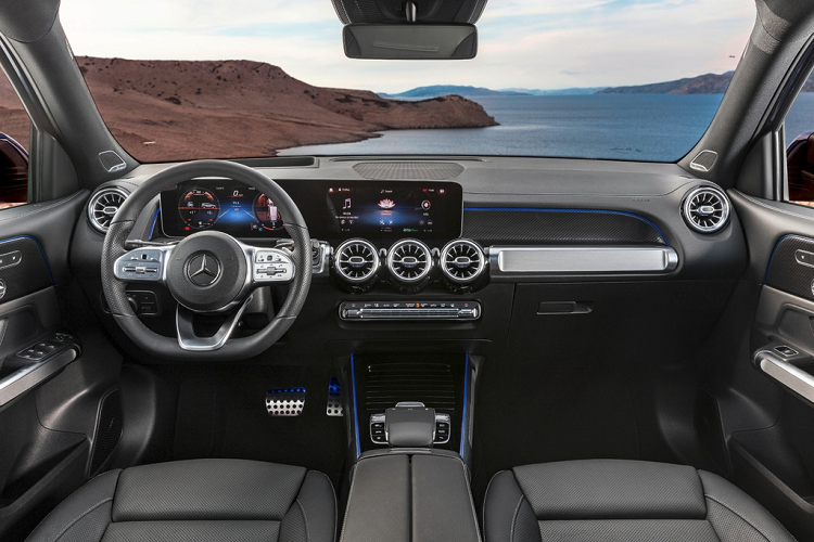 GLB 200 AMG có các số đo kích thước dài x rộng x cao lần lượt là 4.655 x 1.840 x 1.680 (mm), chiều dài cơ sở 2.829 mm - tương đương với GLC.