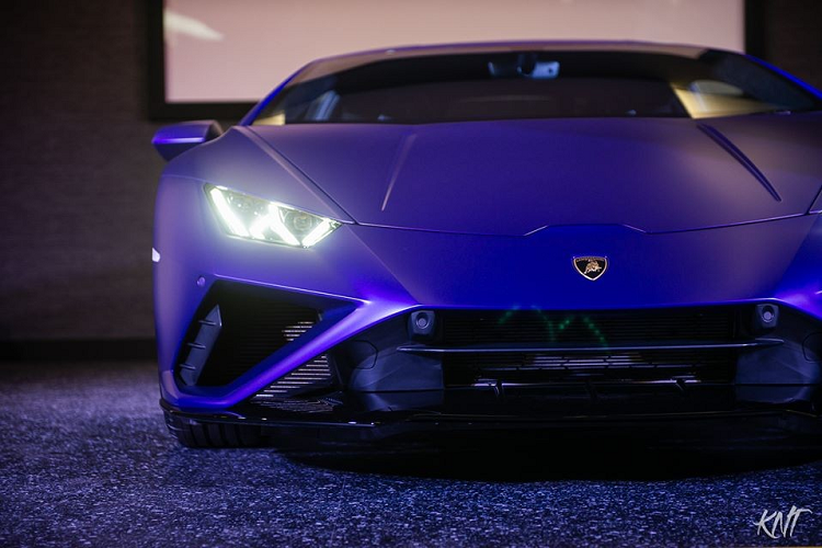Có thể nói siêu xe Lamborghini Huracan EVO RWD 2020 mới sinh ra để hoàn thành bộ sưu tập cho những chiếc Lamborghini Huracan Facelift đã có Lamborghini Huracan EVO Coupe và Lamborghini Huracan EVO Spyder.