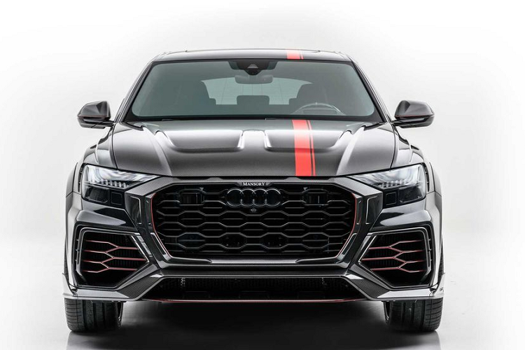 Cụ thể, trên mẫu Audi RS Q8 độ Mansory, xưởng độ này đã tinh chỉnh lại gần như toàn bộ chiếc xe, bao gồm cả từ phần body-kit bên ngoài, trang bị bên trong khoang cabin và đặc biệt là khối động cơ V8 tăng áp kép mạnh mẽ.