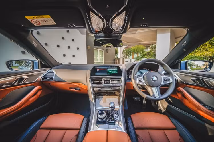 Dưới nắp ca-pô, xe sang BMW 840i Gran Coupe trang bị động cơ xăng tăng áp 3 lít 6 xi-lanh mạnh 335 mã lực ở dải vòng tua 5.000-6.000 vòng/phút và mô-men xoắn 500 Nm ở dải vòng tua 1.600-4.500 vòng/phút. Động cơ kết hợp với dẫn động cầu sau và hộp số tự động 8 cấp Steptronic Sport.