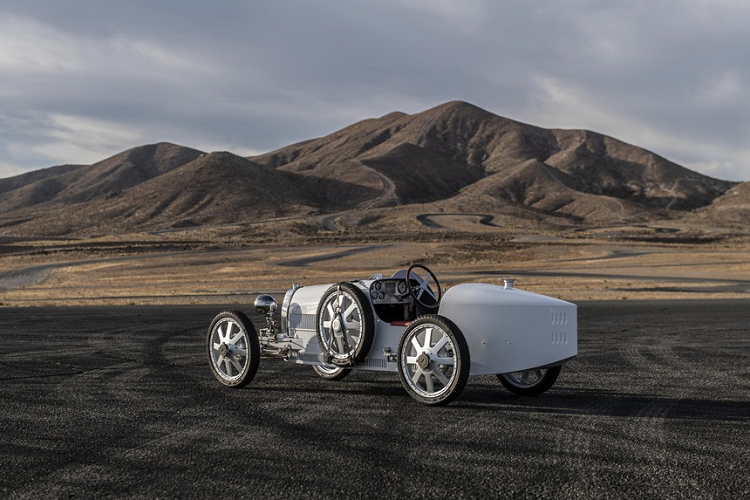 Với cấu hình cao nhất, Bugatti Baby II có thể đạt khoảng cách di chuyển tới 50 km ở chế độ chạy điện với tốc độ tối đa 68 km/h.