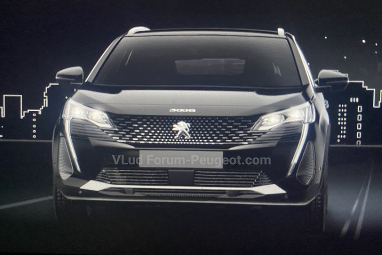 Bên cạnh đó, chiếc crossover hạng sang Peugeot 3008 được lắp đặt cản trước mới với khe hút gió trung tâm rộng hơn và các màn gió khá nổi bật ở hai bên đầu xe.