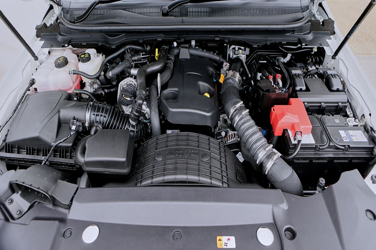 Ford Everest 2021 tiếp tục sử dụng 2 tùy chọn động cơ tại Thái Lan là diesel tăng áp đơn 2.0L và diesel tăng áp kép 2.0L. Động cơ diesel 2.0L tăng áp đơn sản sinh công suất 132 mã lực và mô-men xoắn 420 Nm. Trong khi đó, động cơ tăng áp kép cho công suất 210 mã lực và mô-men xoắn 500 Nm. Cả 2 phiên bản động cơ đều đi kèm hộp số tự động 10 cấp.