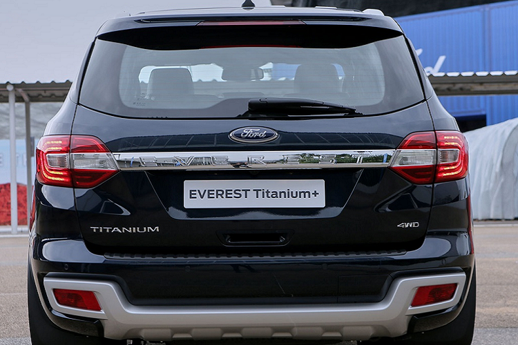 Các phiên bản Trend, Titanium và Titanium + có thêm tùy chọn màu sơn trắng ngọc trai, bản Titanium Sport có thêm màu sơn xanh Deep Crystal.