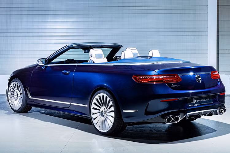 Được mang tên gọi “Hofele HE Cabriolet”, chiếc xe sang Mercedes-AMG E53 Cabriolet này có màu sơn xanh dương ánh kim Royal Peacock Blue, cản trước được tái thiết kế, lưới tản nhiệt thay bằng loại nan dọc tương tự như trên những xe AMG cao cấp nhất và các khe gió hông được ốp viền chrome. Logo ngôi sao 3 cánh của Mercedes cũng được thay bằng logo Hofele.