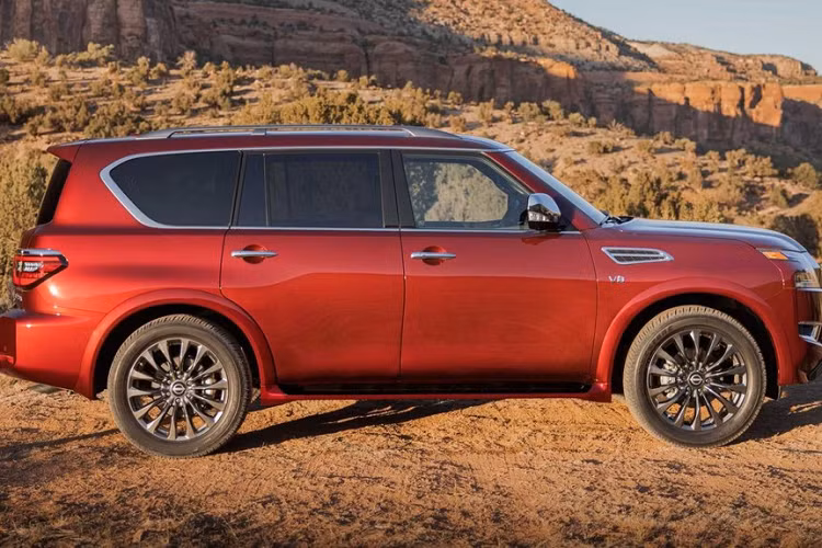 Nguồn cung cấp sức mạnh cho mẫu SUV cỡ lớn này là khối động cơ V8, dung tích 5,6 lít như cũ. Tuy nhiên, ở Nissan Armada 2021, động cơ này tạo ra công suất tối đa 400 mã lực và mô-men xoắn cực đại 560 Nm. Hai con số tương ứng của động cơ này ở phiên bản cũ là 390 mã lực và 534 Nm.