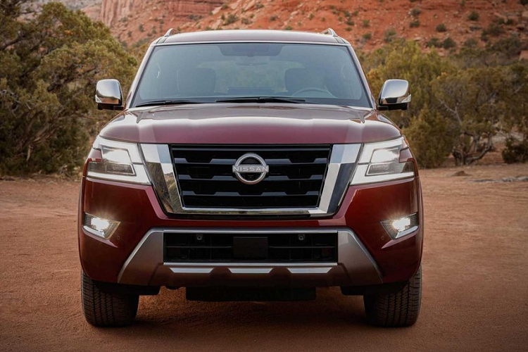 Ngoài ra, Nissan Armada 2021 còn được bổ sung cụm đèn hậu cải tiến và cản trước/sau mới. Riêng những khách hàng mua Nissan Armada 2021 bản SL có thể bổ sung gói Midnight Edition Package với những phụ kiện ngoại thất màu đen cho chiếc SUV cỡ lớn của mình.