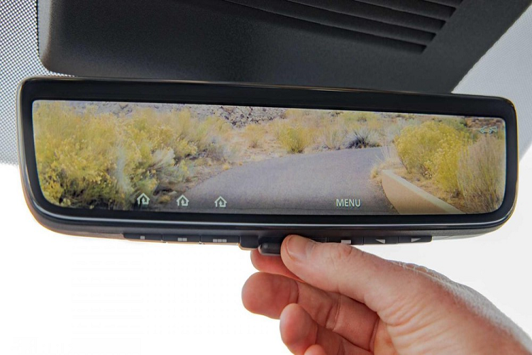 Về công nghệ, Nissan Armada 2021 được trang bị hệ thống nâng cấp dữ liệu bản đồ và phần mềm thông qua Wi-Fi.