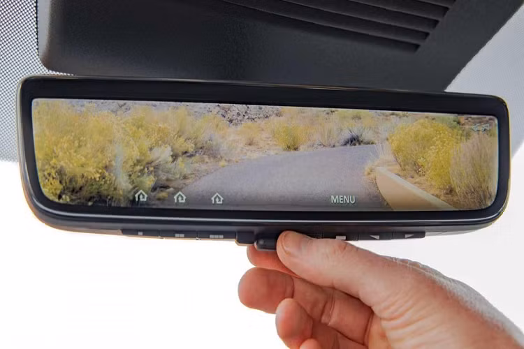 Về công nghệ, Nissan Armada 2021 được trang bị hệ thống nâng cấp dữ liệu bản đồ và phần mềm thông qua Wi-Fi.