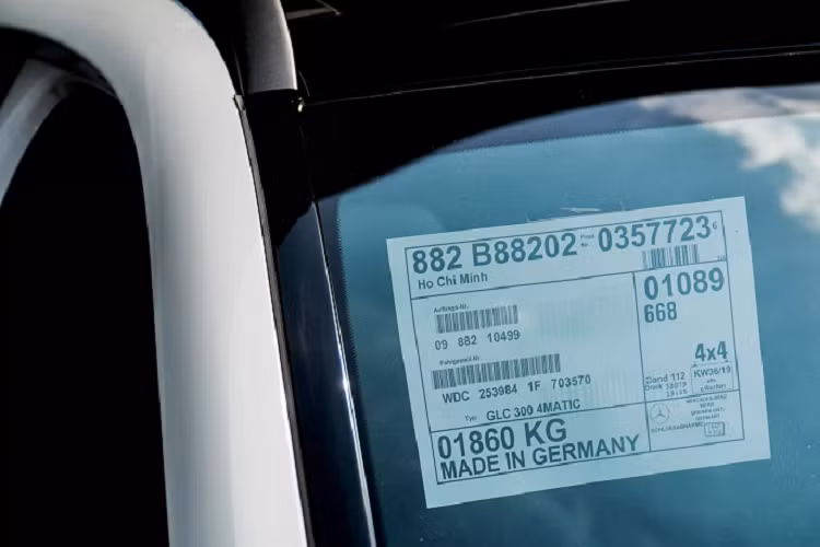 Nhìn chung, xe GLC nhập khẩu vẫn mang sức hút hấp dẫn khách hàng Việt hơn bất chấp giá bán cao, vì tâm lý số đông người Việt vẫn chuộng xe nhập. Trên thực tế, GLC nhập khẩu chỉ đáp ứng nhu cầu cho một nhóm nhỏ khách hàng khi 200 chiếc GLC 300 AMG nhập Đức đã được bán hết, và hiện tại MBV chỉ phân phối các phiên bản GLC SUV lắp ráp và GLC Coupe (nhập khẩu).