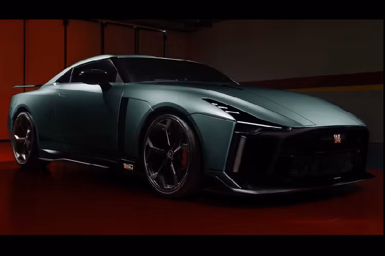 Để xử lý sức mạnh gia tăng, chiếc xe thể thao được lắp đặt phanh Brembo hiệu suất, hệ thống treo Bilstein được làm lại với giảm xóc có thể điều chỉnh liên tục và lốp Michelin Pilot Super Sport kích thước 255/35 R21 ở phía trước và 285/30 R21 ở phía sau.