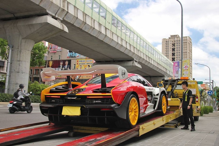 Những chiếc siêu xe triệu đô McLaren Senna LM thực chất là phiên bản đặc biệt hơn của McLaren Senna, hay là bản hợp pháp chạy trên đường phố của McLaren Senna GTR. Siêu phẩm McLaren Senna LeMans vẫn sử dụng khối động cơ V8, dung tích 4.0 lít, tăng áp kép tương tự như bản tiêu chuẩn hay McLaren 720S.