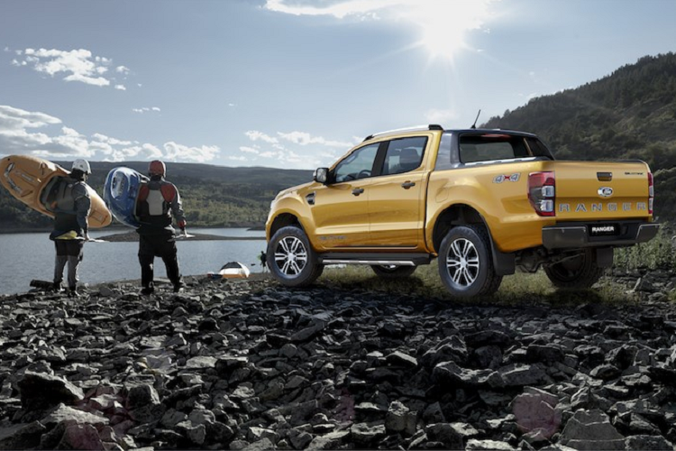 Ranger Limited 2020 thừa hưởng khá nhiều tiện nghi từ người anh em Ranger Wildtrak. Những tiện nghi tiêu biểu như chìa khóa thông minh, khởi động bằng nút bấm và hai màn hình TFT 4 inch hiện đại. Xe sở hữu nội thất bọc da toàn bộ và điều hòa không khí 2 vùng độc lập.