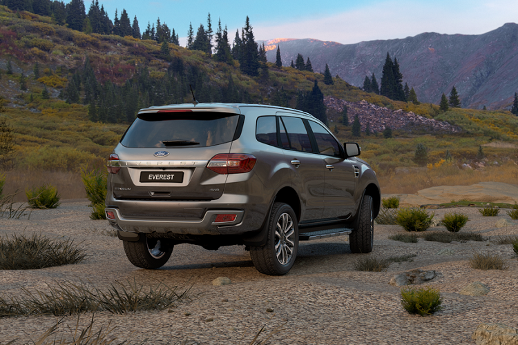 Cả 2 mẫu xe này được phân phối với giá không đổi. Cụ thể, giá xe Ford Everest 2020 từ 999 triệu đồng đến 1,4 tỷ đồng và Ranger 2020 có giá 616-918 triệu đồng. Tại Việt Nam, Ford Ranger có các đối thủ là Toyota Hilux, Chevrolet Colorado, Mitsubishi Triton và Mazda BT-50. Trong khi đó, Everest phải đối đầu với Toyota Fortuner, Mitsubishi Pajero Sport và Nissan Terra.