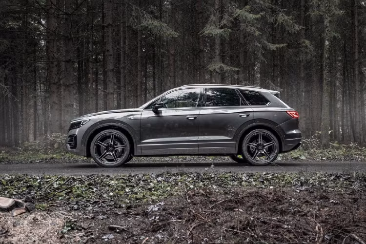 Johann Abt đã thành lập hãng độ ABT Sportsline vào đầu năm 1967 tại thị trấn Kempten, thuộc bang Bayern, Đức. Ngày nay, thương hiệu này nằm dưới quyền điều hành của Hans-Jürgen Abt và là một trong những nhà sản xuất có uy tín nhất về linh kiện cho cả Audi và Volkswagen. Hãng độ Đức thậm chí còn có đội đua xe thể thao riêng, nơi tay đua tài năng Lucas di Grassi đã giành được danh hiệu hạng nhất tại giải vô địch Formula E 2017.