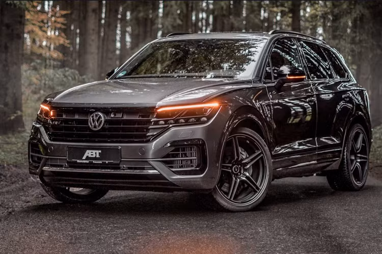 Hãng độ ABT đã phát triển mô-đun nâng cao hiệu suất cho Touareg V8 TDI. Cụ thể, hãng độ tinh chỉnh Volkswagen Touareg động cơ V8 TDI nhằm tăng sức mạnh thêm 77 mã lực và 70 Nm. Tổng công suất của xe đạt được là 493 mã lực và mô-men xoắn 970 Nm. ABT vẫn chưa tiết lộ về thông số kỹ thuật, nhưng cam đoan rằng việc nâng cấp này giúp chiếc SUV có khả năng xử lý tốt hơn. Ngoài ra, mâm xe còn được thay bằng loại hợp kim 22 inch, 5 chấu. Khách hàng cũng có thể tùy chọn màu sơn ngoại thất đen hoặc xám.