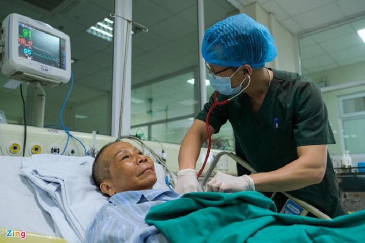 Chiều 14/5, trên giường bệnh, nữ bệnh nhân tỉnh táo, có thể tiếp xúc, nói chuyện với phóng viên. Bệnh nhân chia sẻ bản thân luôn cảm thấy biết ơn các y bác sĩ đã cứu mình khỏi cửa tử. "Điều mà tôi thấy cảm động nhất là các y bác sĩ ân cần chăm sóc, mặc bỉm giúp tôi. Mong ước của tôi là được về nhà, lúc nào khỏe mạnh, tôi sẽ đến viện cảm ơn mọi người đã giúp đỡ mình", bệnh nhân 19 chia sẻ. 