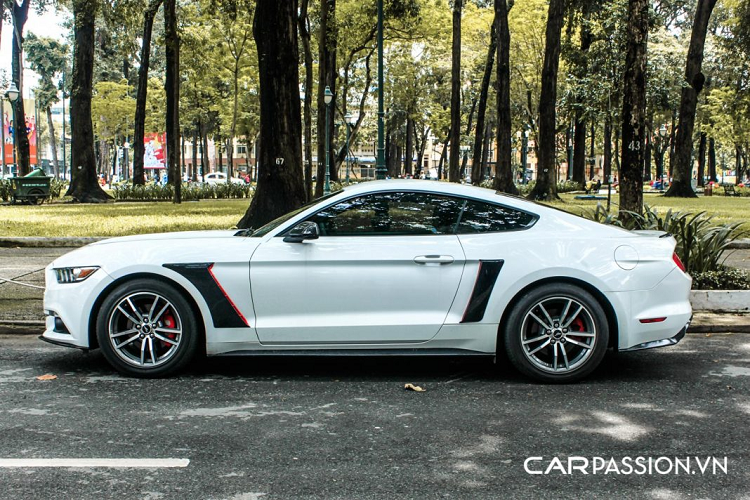 Có thể thấy, Ford Mustang EcoBoost đang là một trong những mẫu xe thể thao cơ bắp đáng quan tâm nhất hiện nay trong tầm giá dưới 2 tỷ đồng – mức ngân sách không quá cao và phù hợp cho những người mới nhập môn chơi xe “độc”. Thay vì những lựa chọn “an toàn” hơn vốn dĩ đã quá quen thuộc, sao bạn không thử khám phá những điều mới lạ?